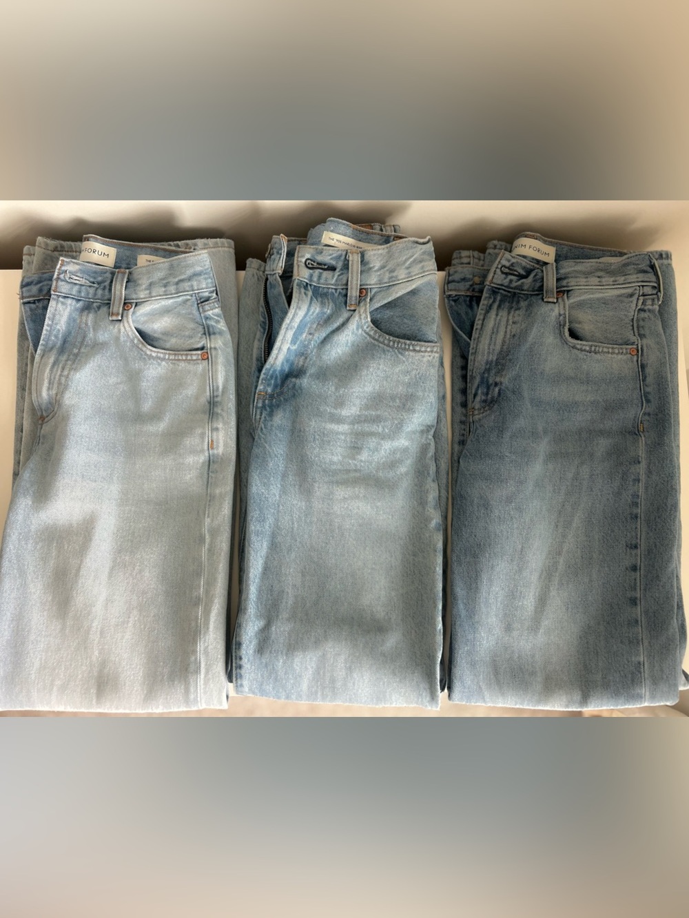 Women’s Straight Leg Jeans in Light Blue Wash - Unbranded